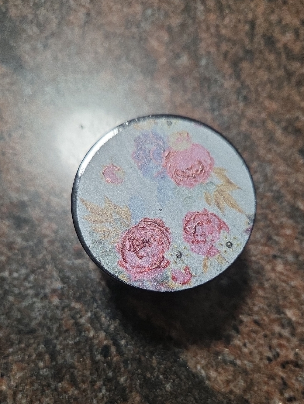 Floral Pop Socket Grip in Pastel Pink and Lavender Herb Grinder